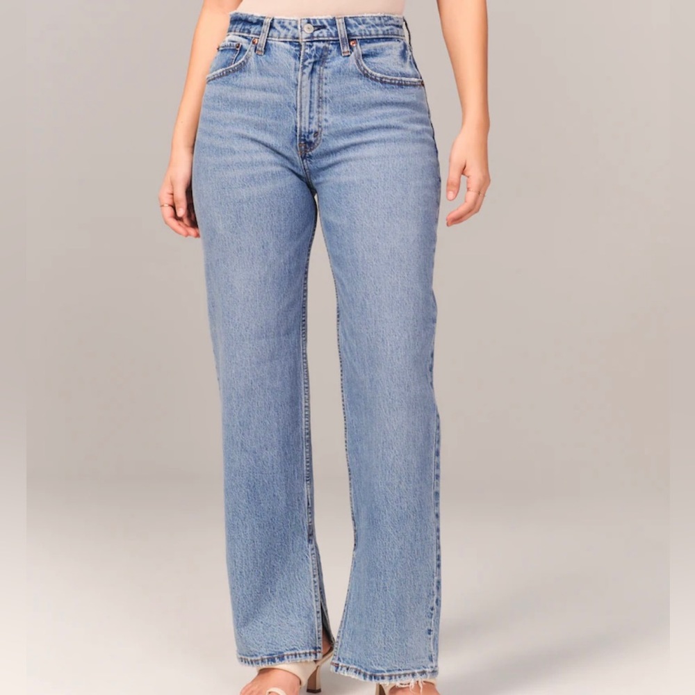 COPY - NWOT Abercrombie Curve Love 90’s Relaxed Jeans